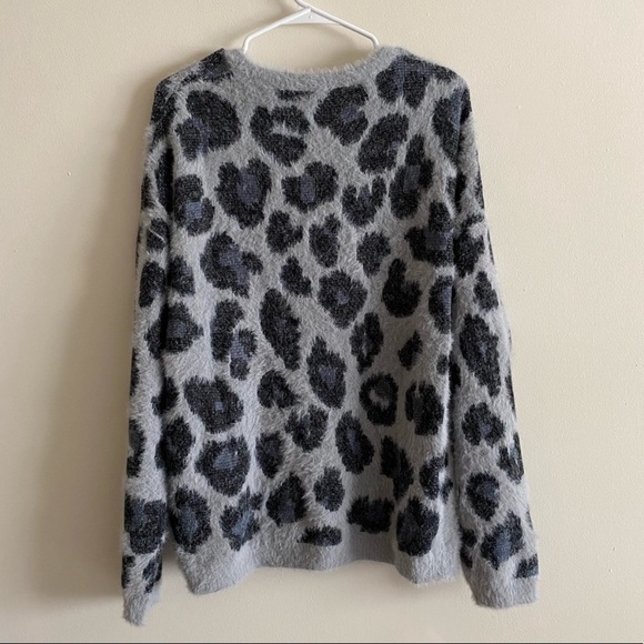 Time and Tru Gray Black Leopard Cheetah Print Fuzzy Sweater - Picture 4 of 7